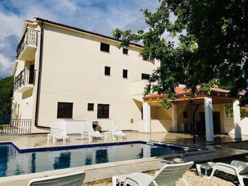 1 - Sveti Lovrec, Property