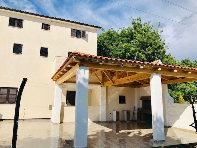 Image No.8-11 Bed Property for sale