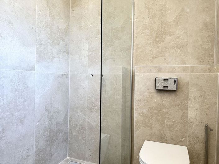 Image No.17-3 Bed Property for sale