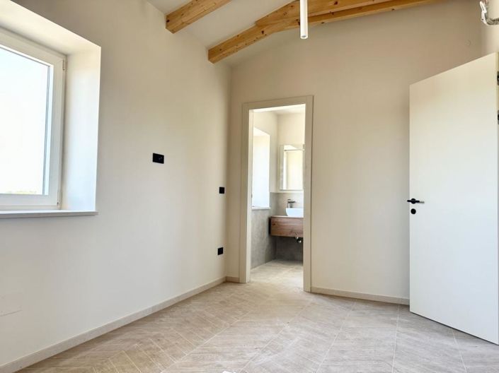 Image No.20-3 Bed Property for sale