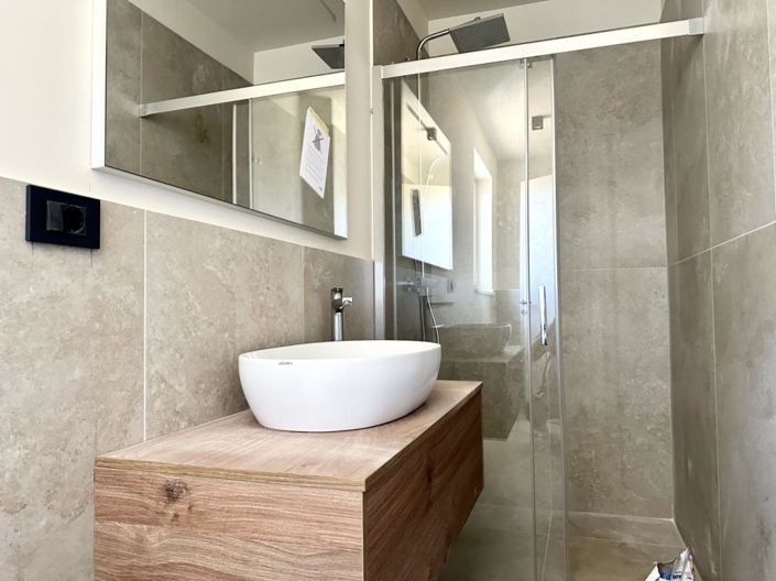 Image No.25-3 Bed Property for sale