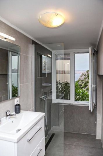 Image No.10-5 Bed Property for sale