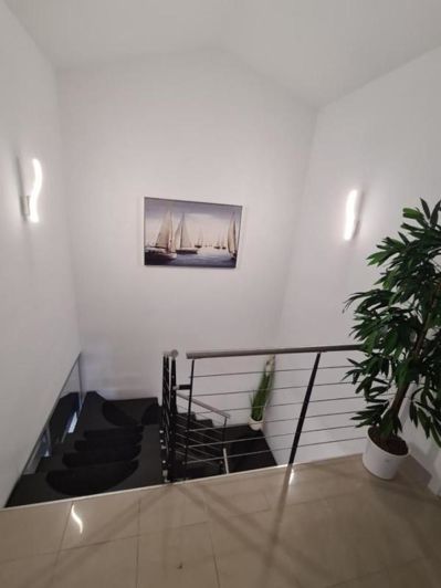 Image No.11-5 Bed Property for sale