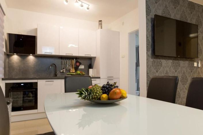 Image No.14-5 Bed Property for sale