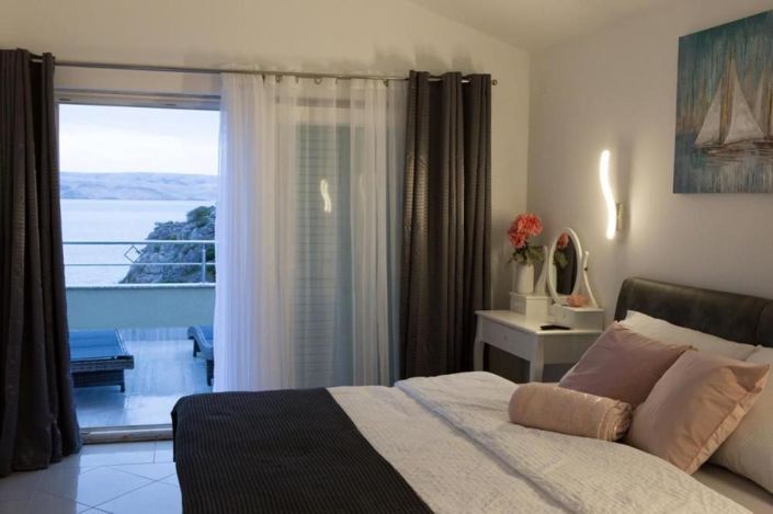 Image No.20-5 Bed Property for sale