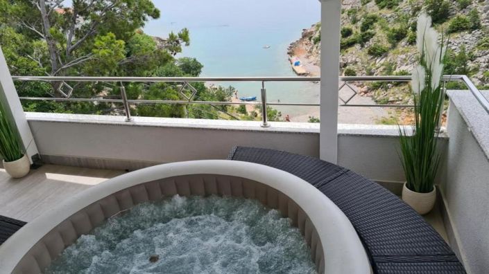 Image No.22-5 Bed Property for sale