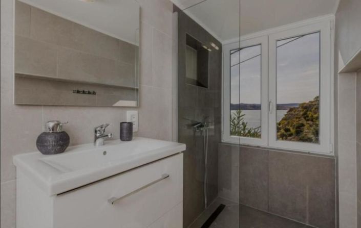 Image No.7-5 Bed Property for sale