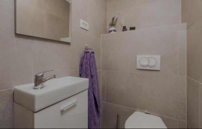 Image No.9-5 Bed Property for sale