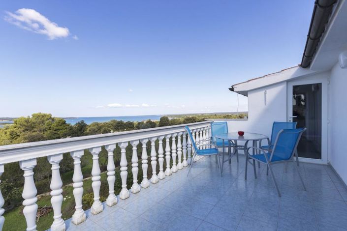 Image No.1-16 Bed Property for sale