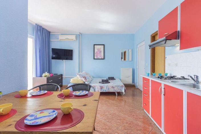 Image No.10-16 Bed Property for sale