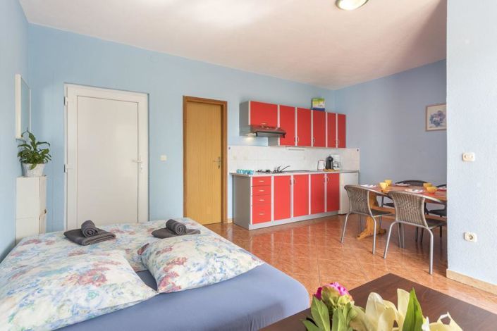 Image No.11-16 Bed Property for sale