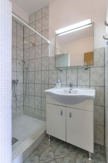 Image No.12-16 Bed Property for sale