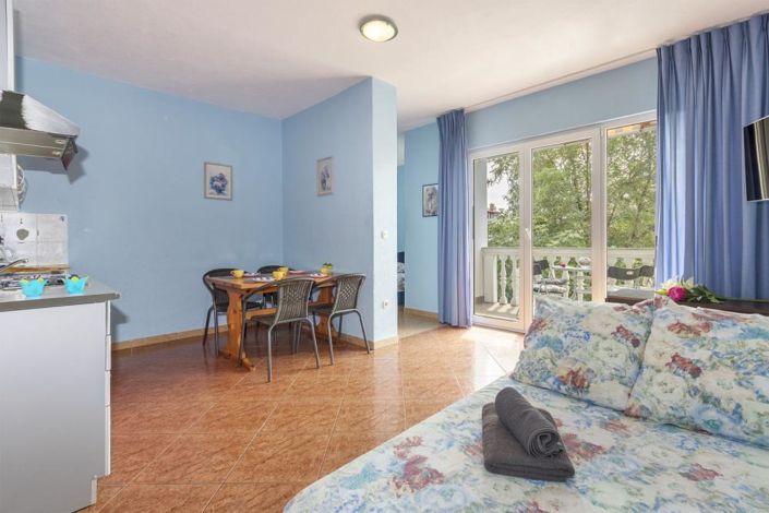 Image No.14-16 Bed Property for sale