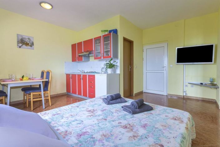 Image No.17-16 Bed Property for sale