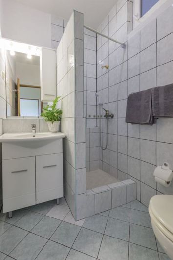 Image No.21-16 Bed Property for sale