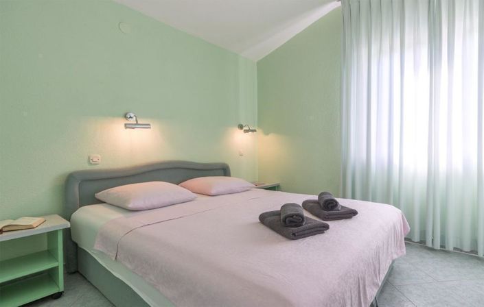 Image No.22-16 Bed Property for sale