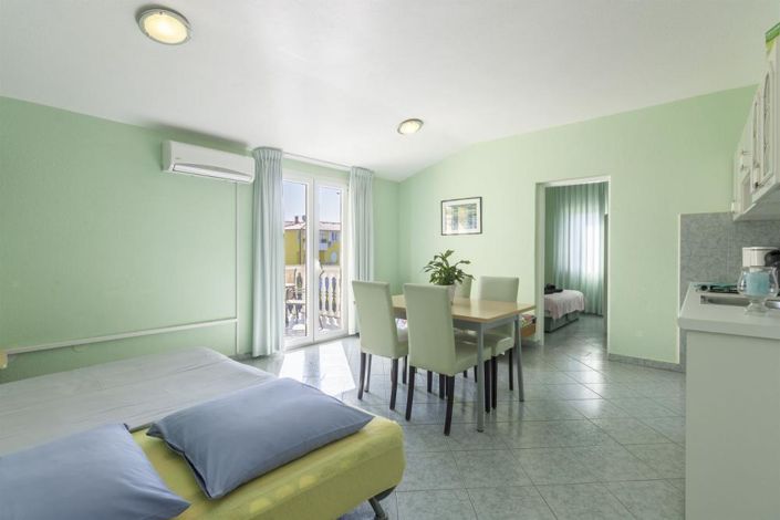 Image No.24-16 Bed Property for sale