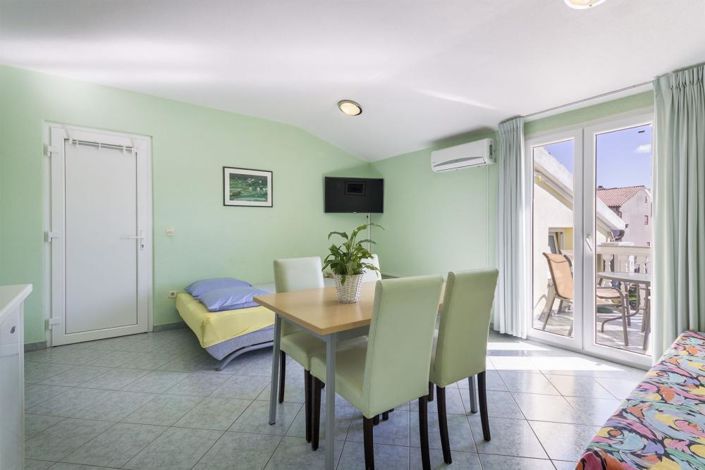 Image No.25-16 Bed Property for sale