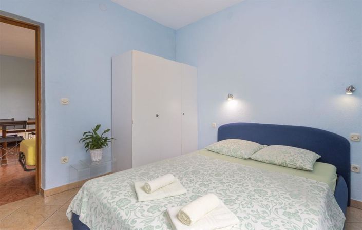 Image No.3-16 Bed Property for sale