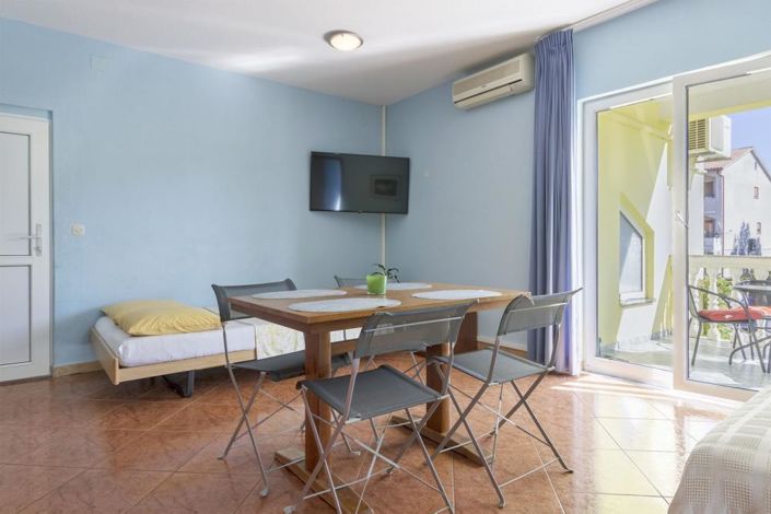 Image No.6-16 Bed Property for sale