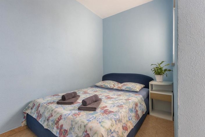 Image No.8-16 Bed Property for sale