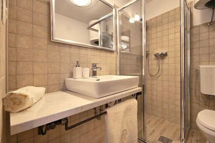 Image No.25-2 Bed Property for sale