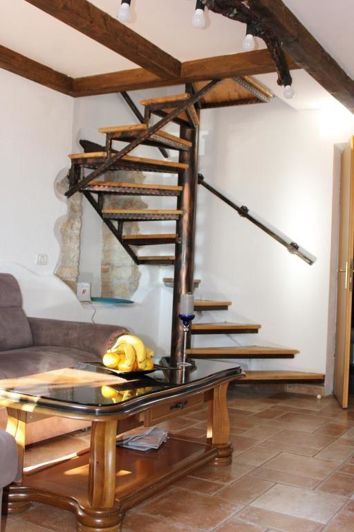 Image No.12-6 Bed Property for sale