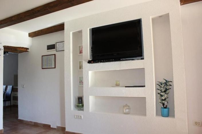 Image No.13-6 Bed Property for sale