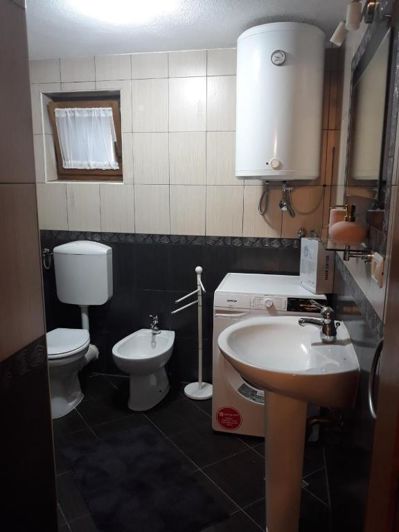 Image No.16-6 Bed Property for sale