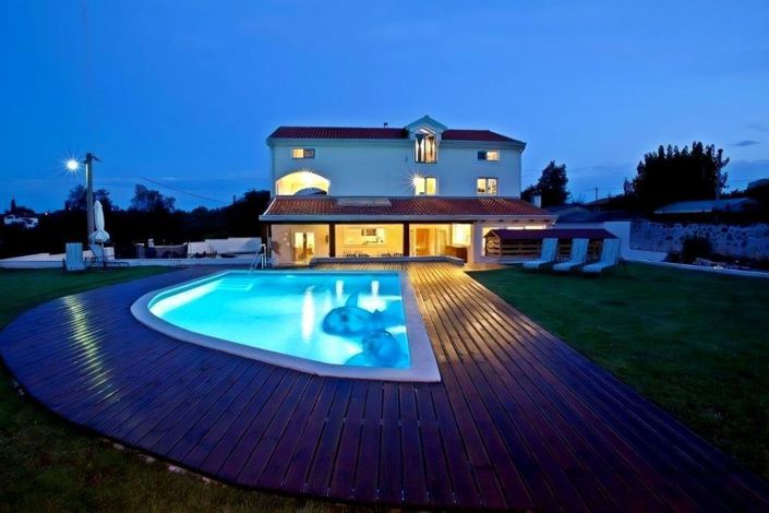 Image No.1-6 Bed Property for sale