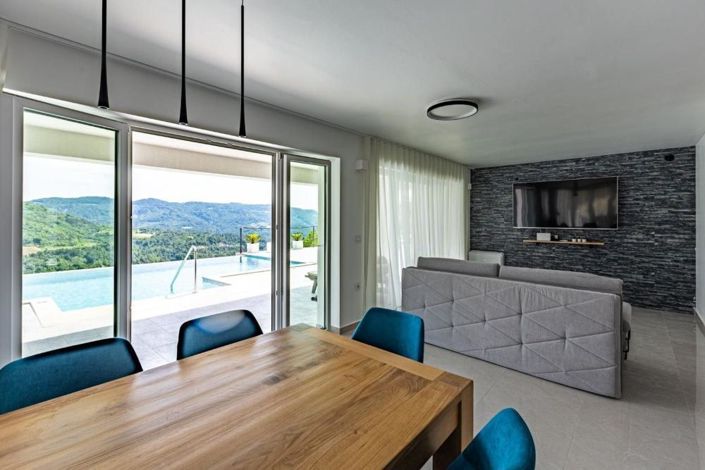 Image No.15-4 Bed Property for sale