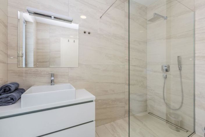 Image No.12-3 Bed Property for sale