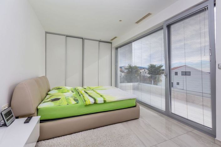 Image No.16-3 Bed Property for sale