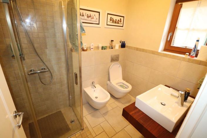 Image No.11-4 Bed Property for sale