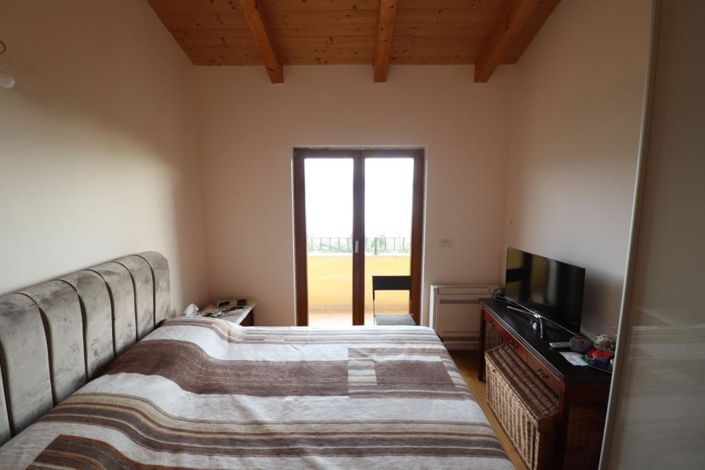 Image No.19-4 Bed Property for sale