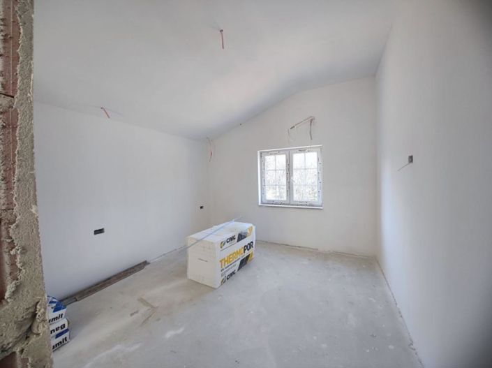 Image No.10-4 Bed Property for sale