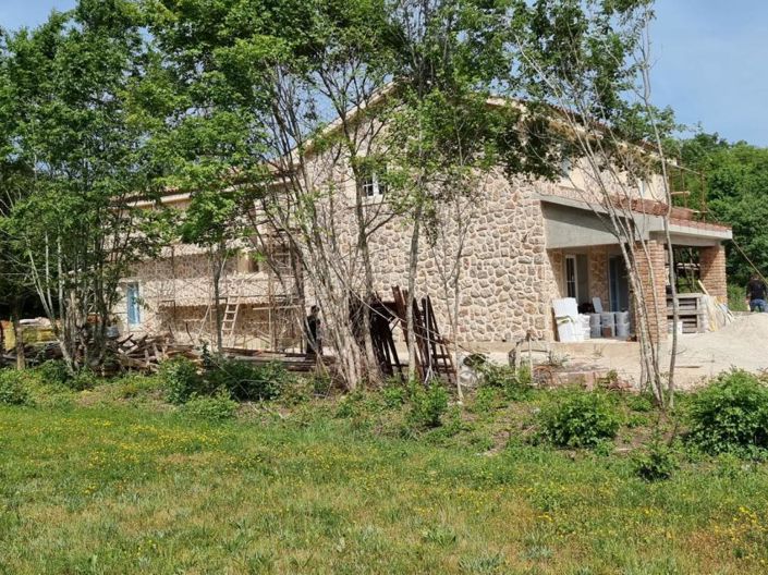 Image No.4-4 Bed Property for sale