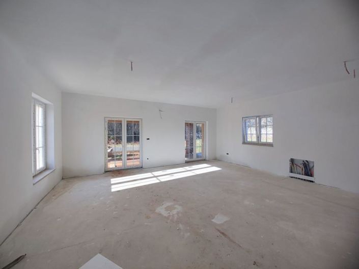 Image No.6-4 Bed Property for sale