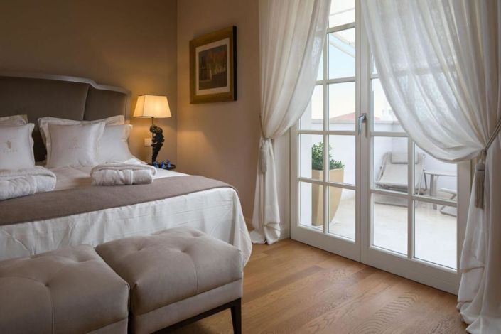 Image No.13-4 Bed Property for sale