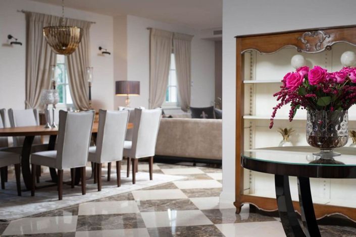 Image No.4-4 Bed Property for sale