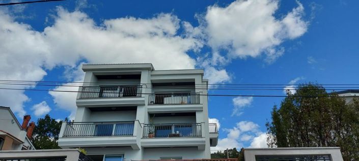 Image No.12-6 Bed Property for sale