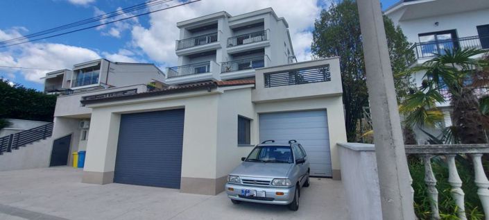 Image No.13-6 Bed Property for sale