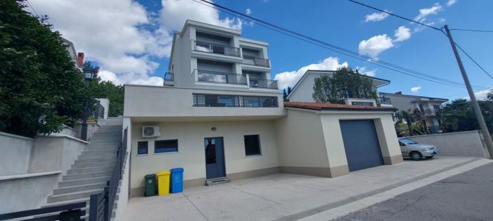 Image No.2-6 Bed Property for sale