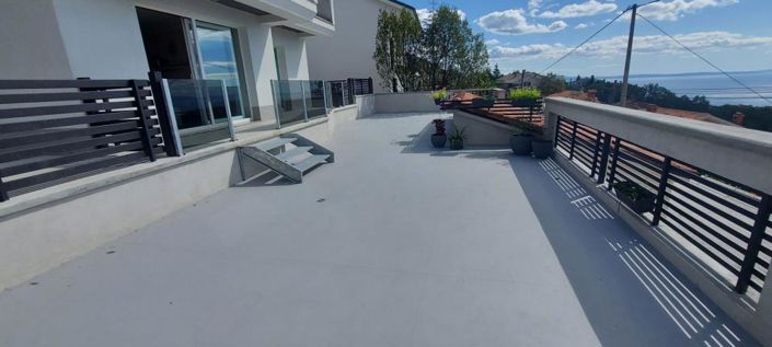 Image No.8-6 Bed Property for sale