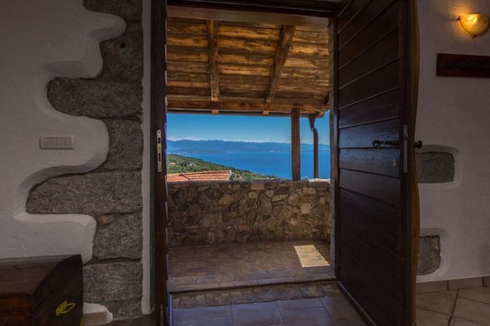 Image No.16-7 Bed Property for sale