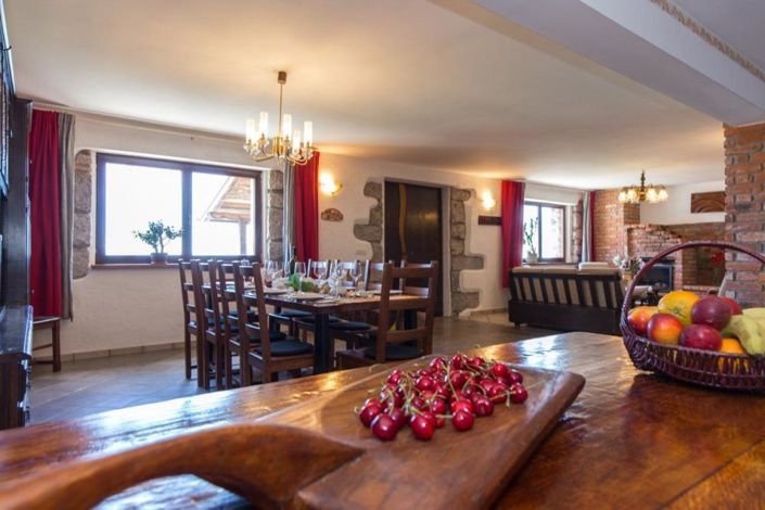 Image No.23-7 Bed Property for sale