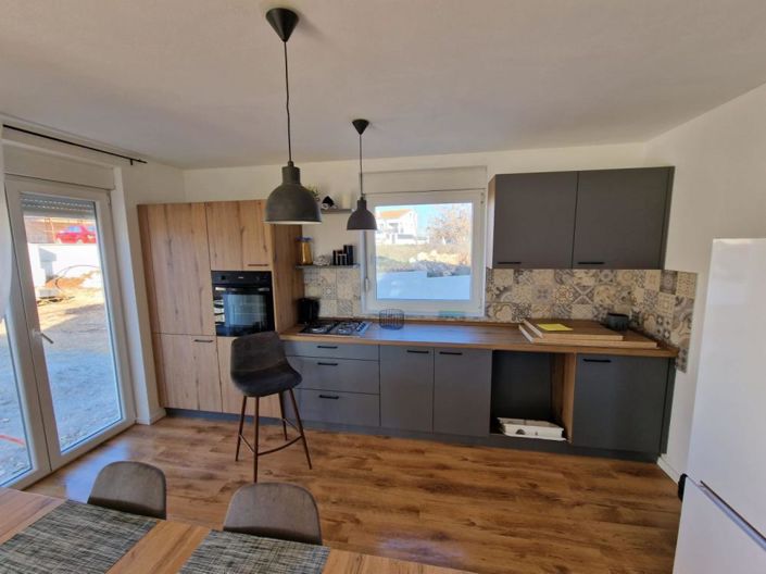 Image No.10-8 Bed Property for sale