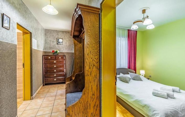 Image No.16-5 Bed Property for sale