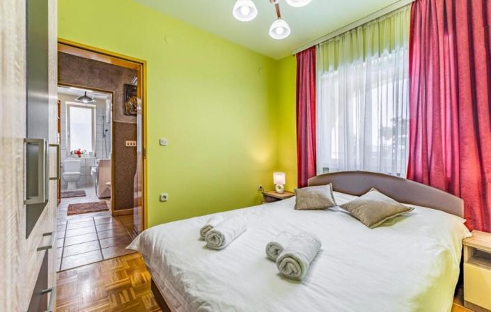 Image No.19-5 Bed Property for sale