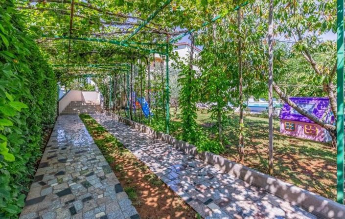 Image No.5-5 Bed Property for sale